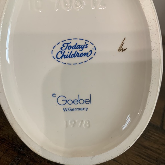 Collectable Vintage Hummel 1978 figurines - Picture 7 of 7